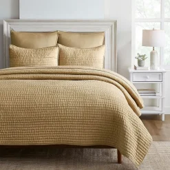 SUPERIOR® Bella Silk Handmade Luxury Quilt