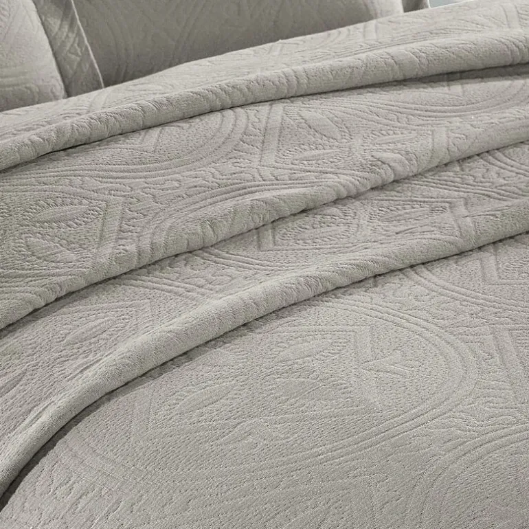 SUPERIOR® Celtic Circle Textured Woven Jacquard Bedspread with Shams
