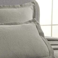 SUPERIOR® Celtic Circle Textured Woven Jacquard Bedspread with Shams