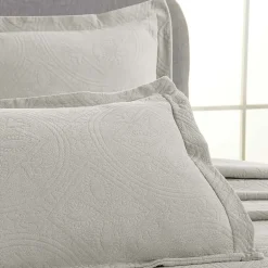 SUPERIOR® Celtic Circle Textured Woven Jacquard Bedspread with Shams