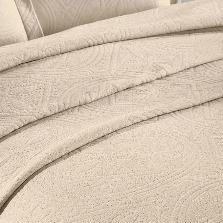 SUPERIOR® Celtic Circle Textured Woven Jacquard Bedspread with Shams