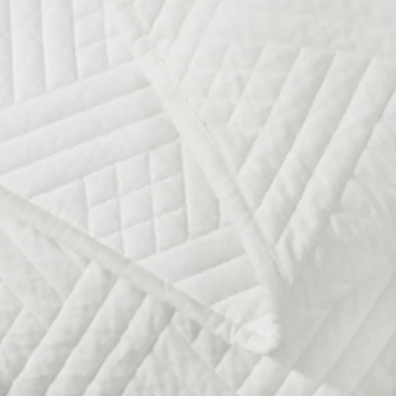SUPERIOR® Karina Cotton Velvet Geometric Glam Quilt