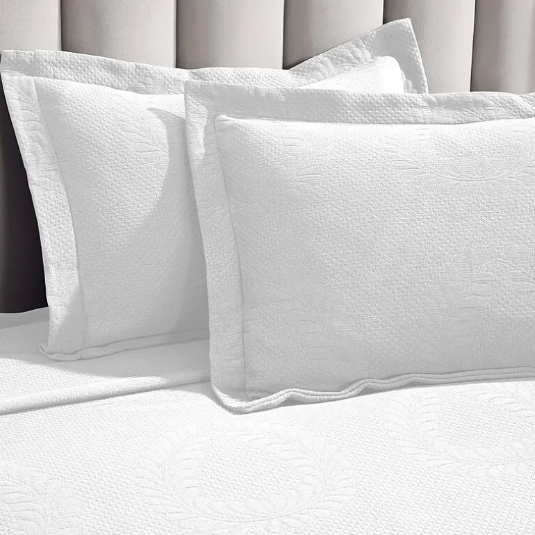 SUPERIOR® Peploi Cotton Floral Wreath Cottage Style Bedspread with Shams