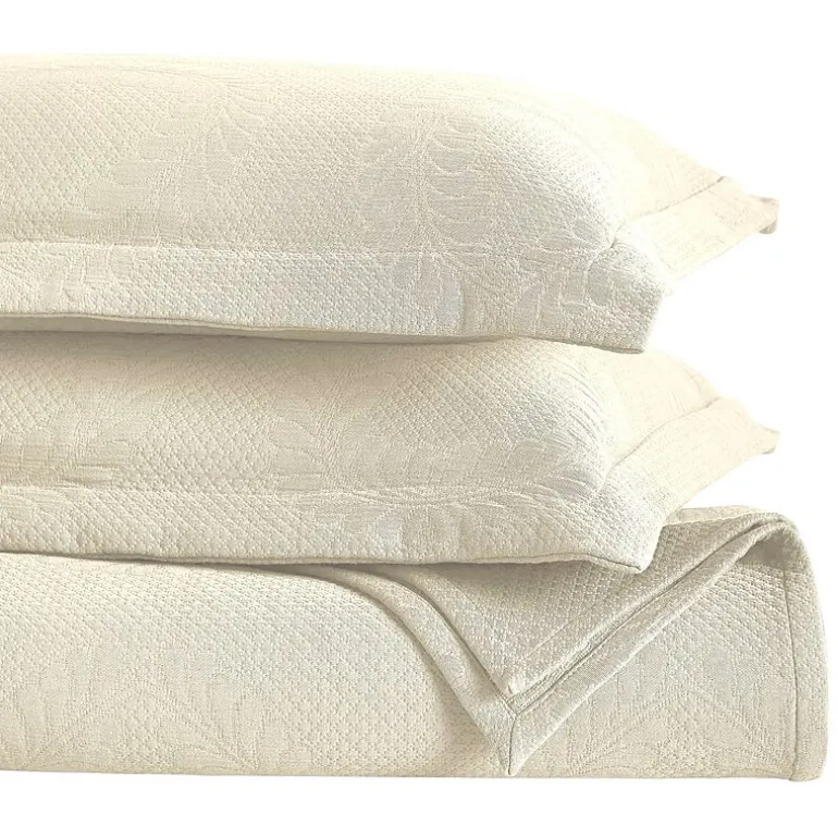 SUPERIOR® Peploi Cotton Floral Wreath Cottage Style Bedspread with Shams