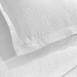SUPERIOR® Peploi Cotton Floral Wreath Cottage Style Bedspread with Shams