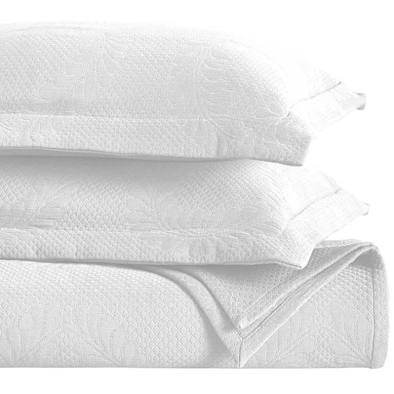 SUPERIOR® Peploi Cotton Floral Wreath Cottage Style Bedspread with Shams